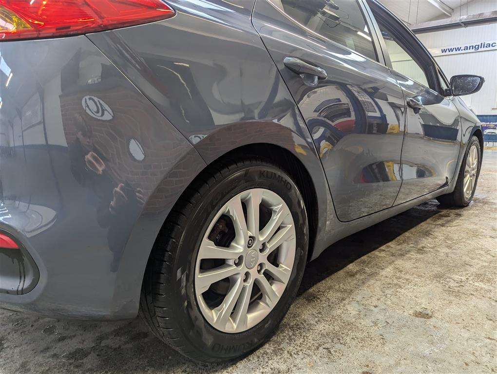 <p>2014 KIA CEED 3 ECODYNAMICS CRDI</p>