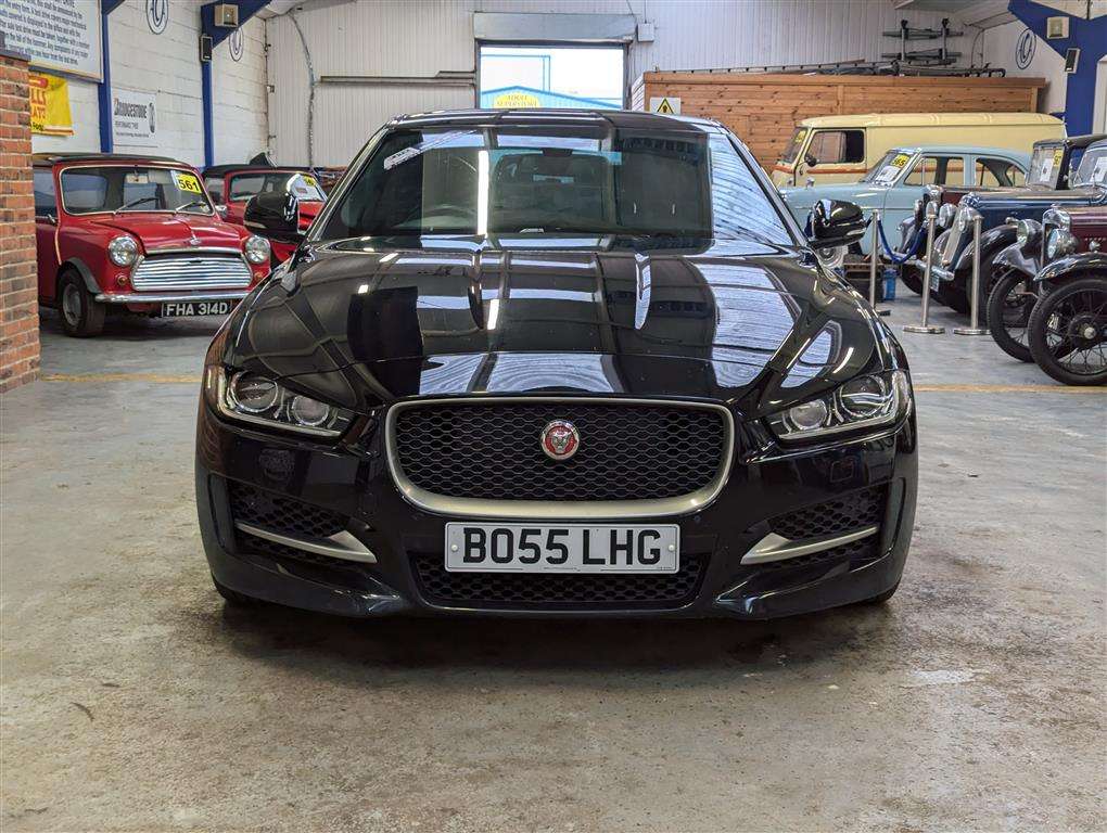 <p>2017 JAGUAR XE R-SPORT D</p>