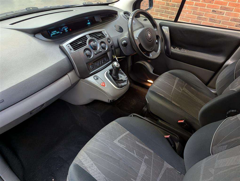 <p>2004 RENAULT SCENIC DYNAMIQUE 16V</p>