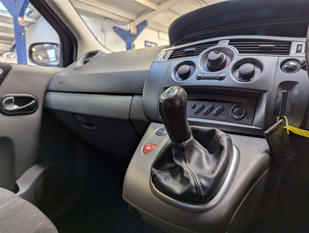 <p>2004 RENAULT SCENIC DYNAMIQUE 16V</p>