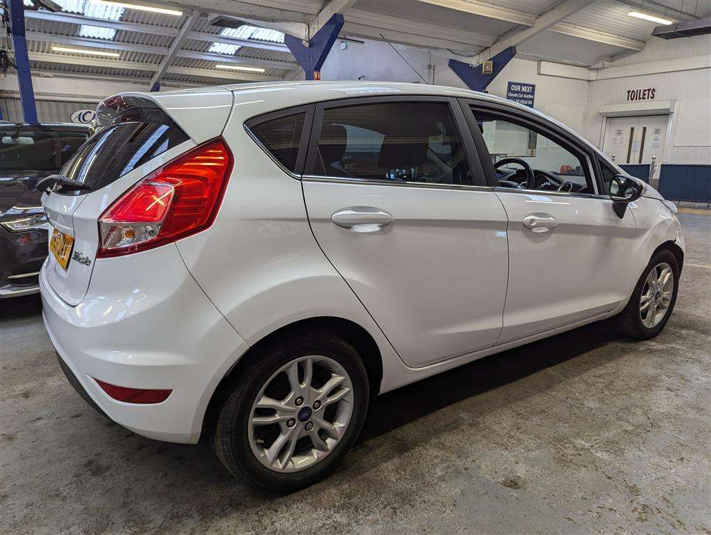 <p>2017 FORD FIESTA ZETEC</p>