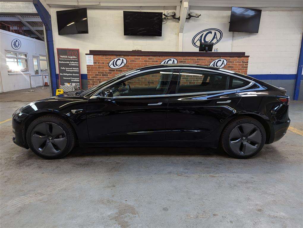 <p>2019 TESLA MODEL 3 STANDARD RANGE +</p>