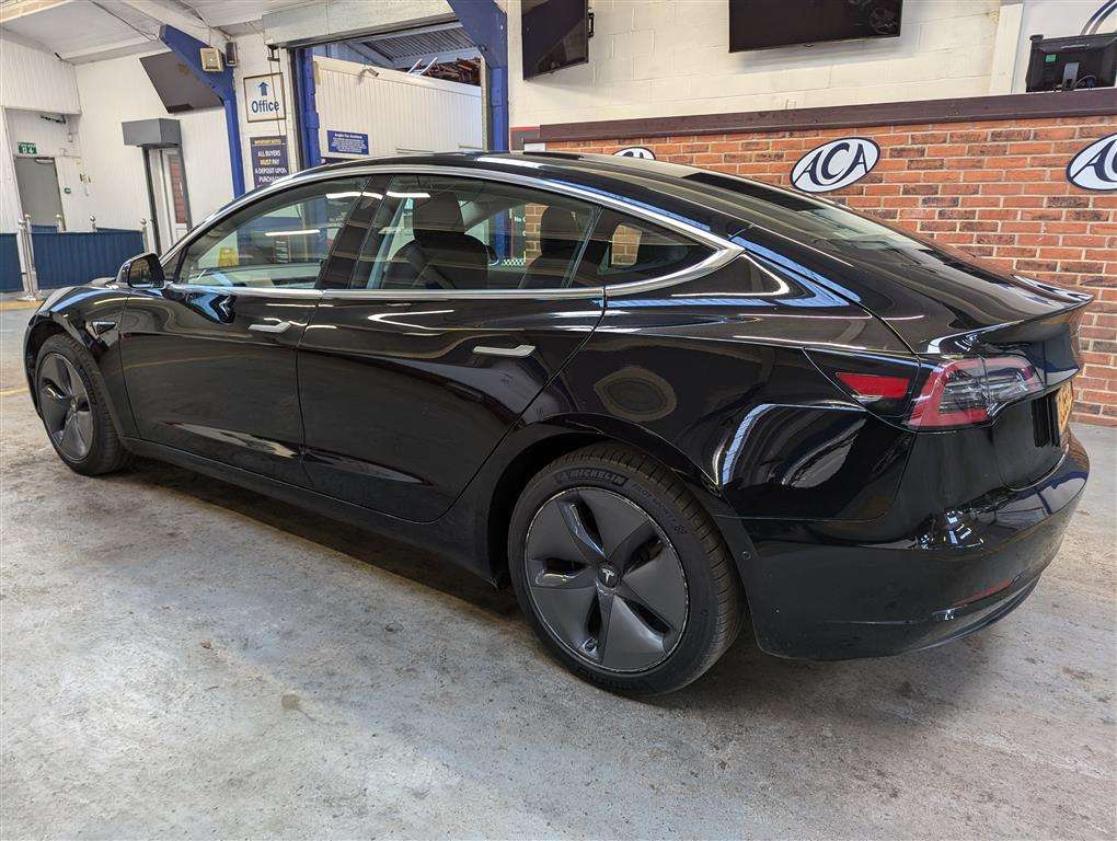 <p>2019 TESLA MODEL 3 STANDARD RANGE +</p>