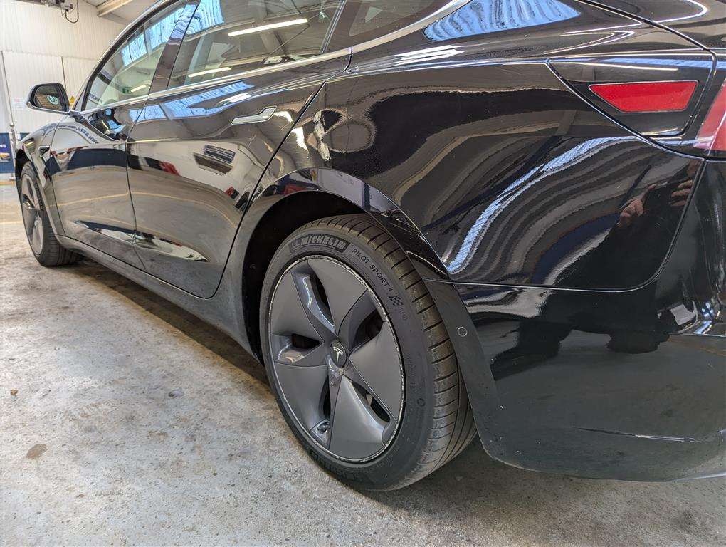 <p>2019 TESLA MODEL 3 STANDARD RANGE +</p>