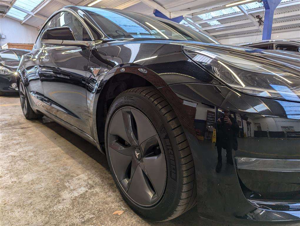 <p>2019 TESLA MODEL 3 STANDARD RANGE +</p>