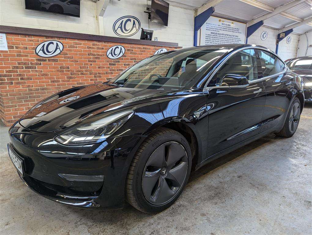 <p>2019 TESLA MODEL 3 STANDARD RANGE +</p>