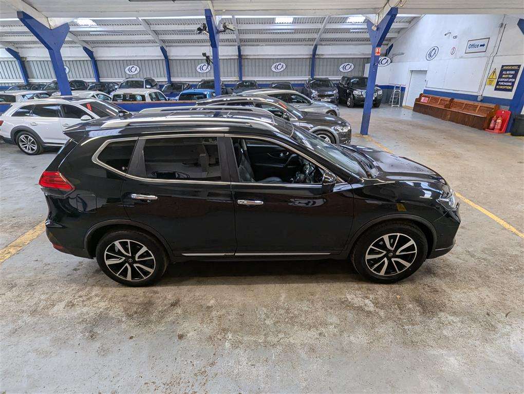 <p>2018 NISSAN X-TRAIL TEKNA DIG-T</p>