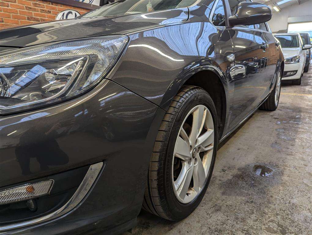 <p>2014 VAUXHALL ASTRA SRI</p>