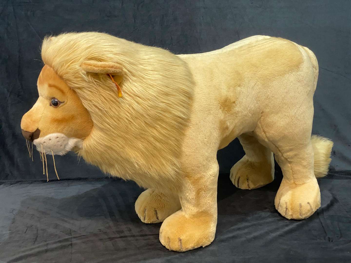 <p>STEIFF Leo Lion</p>