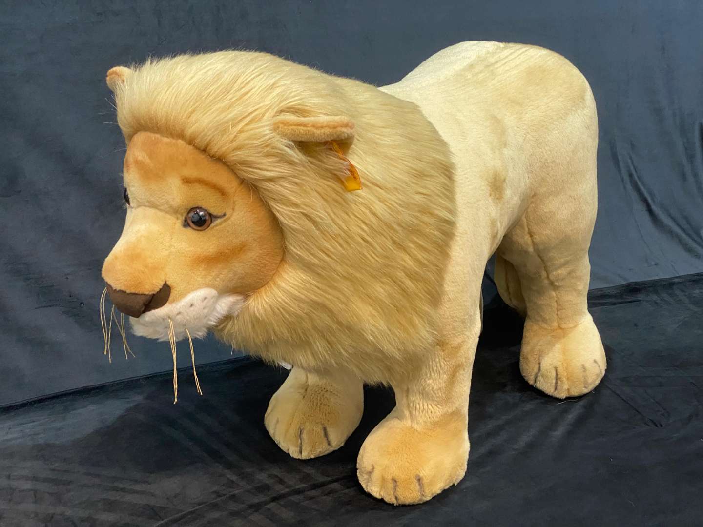 <p>STEIFF Leo Lion</p>