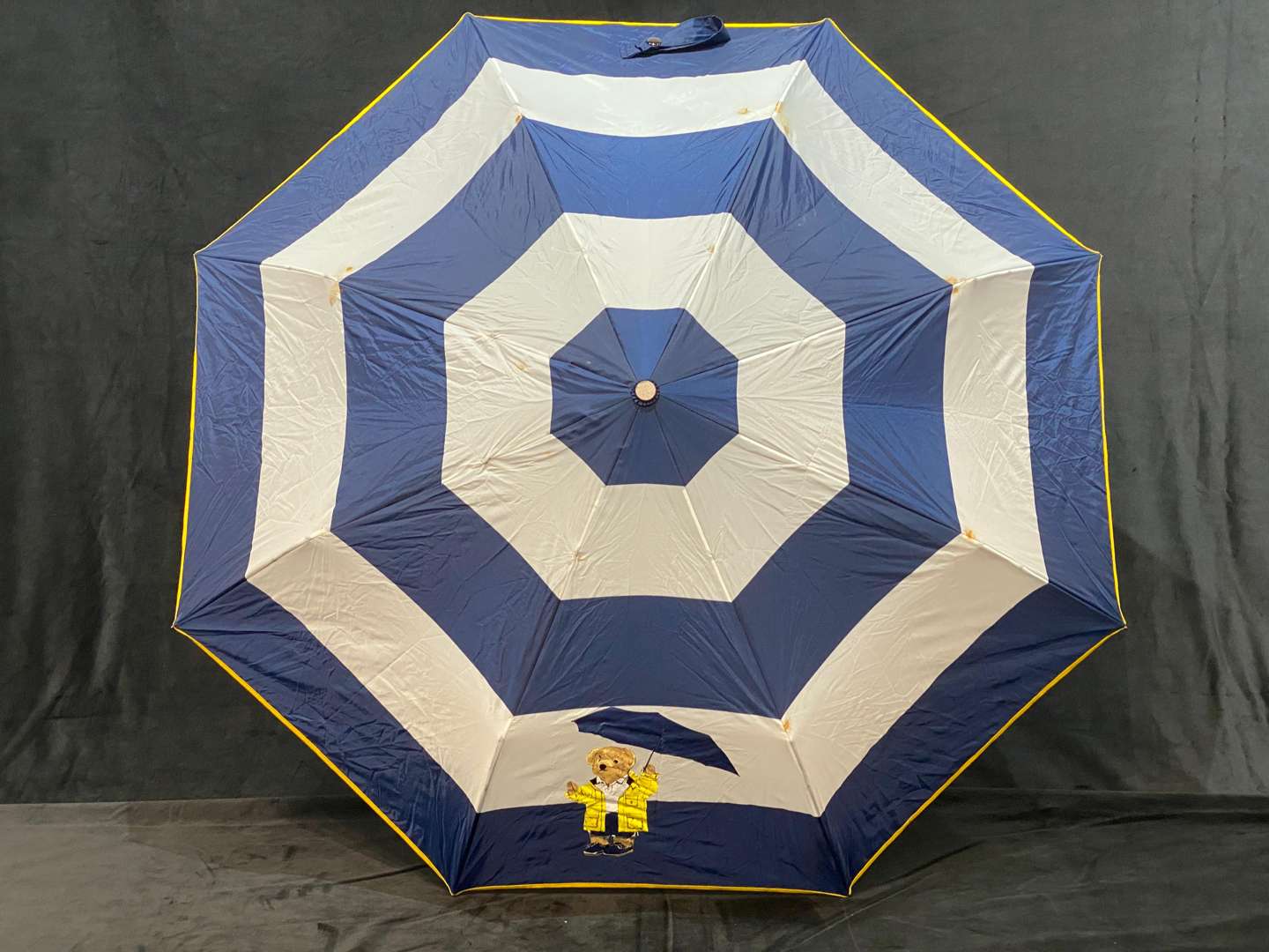 <p>RALPH LAUREN & POLO umbrellas</p>