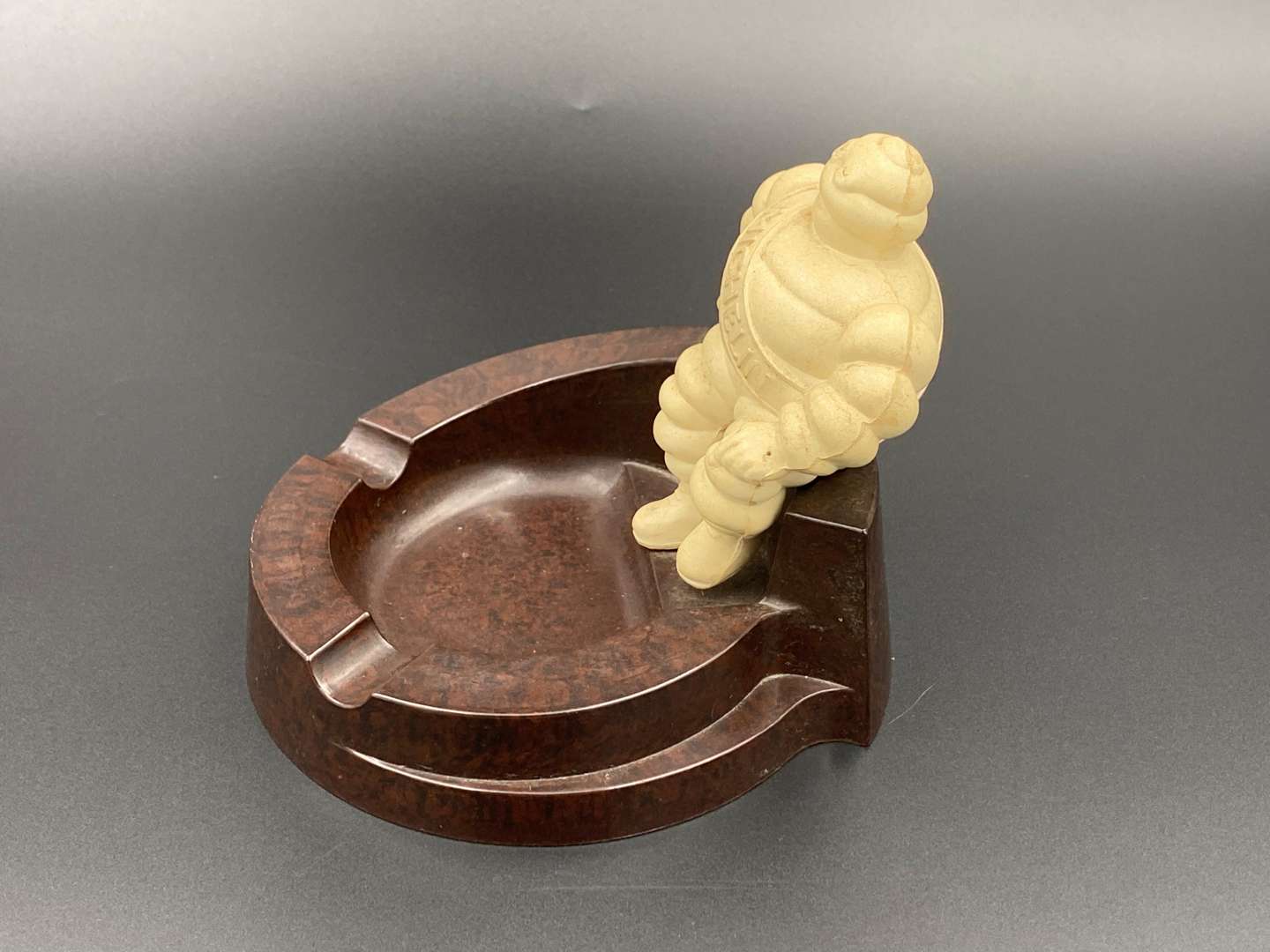 <p>MICHELIN 1930's bakelite ashtray</p>