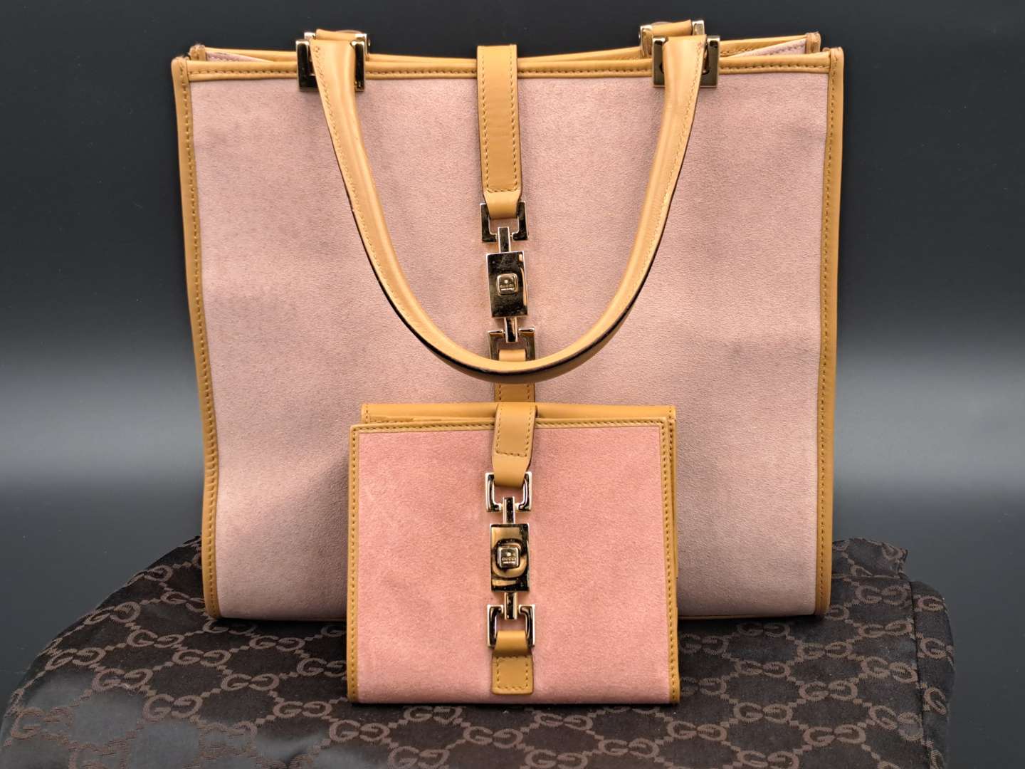 <p>GUCCI handbag & purse Kelly Style</p>