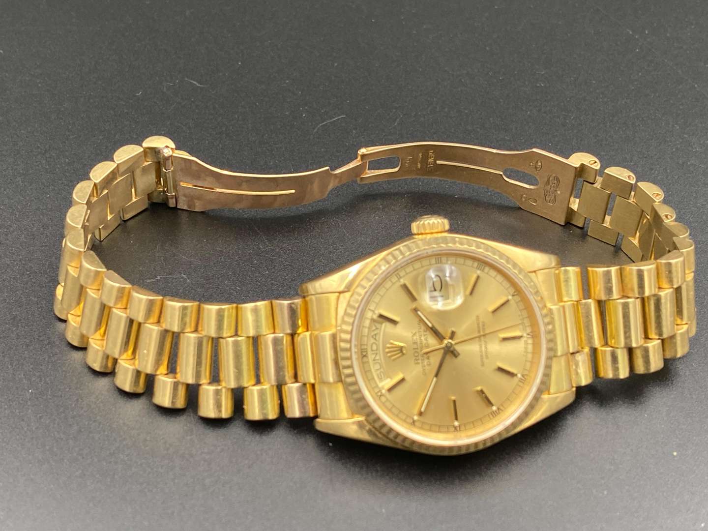 <p>ROLEX, Day-Date, 18ct gold wristwatch,1803, 20440&nbsp;</p>