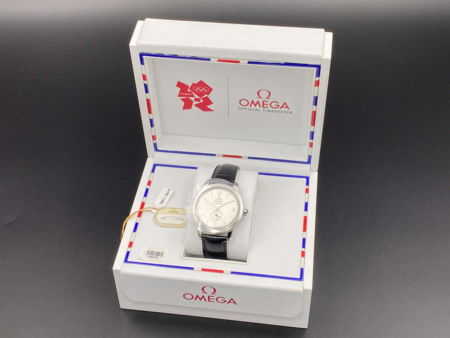 <p>OMEGA Seamaster 2012 Olympic Edition wristwatch</p>